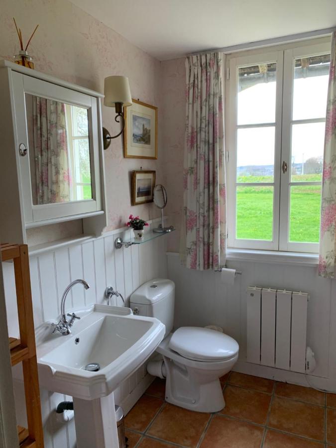 Entire Farm House Stay, La Gerouardiere Barenton Exterior foto