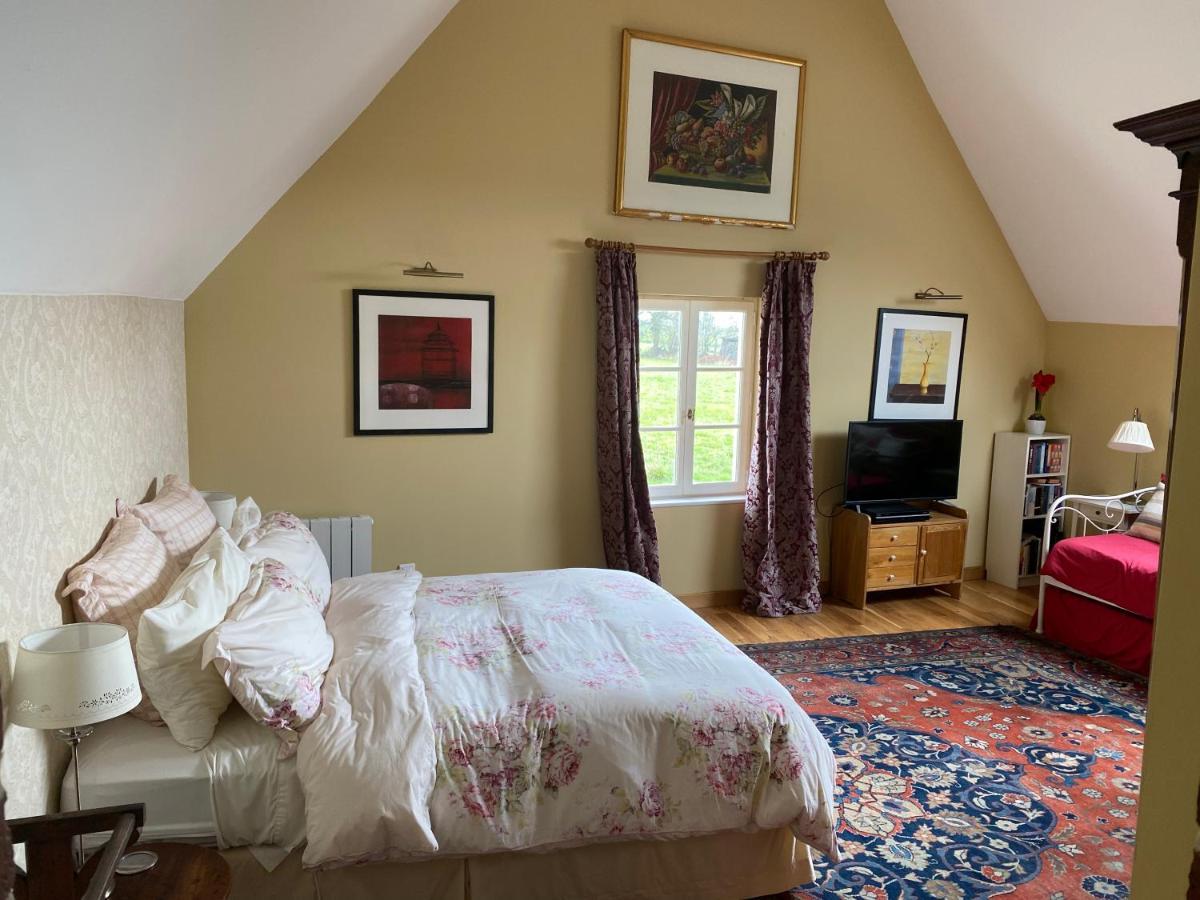 Entire Farm House Stay, La Gerouardiere Barenton Exterior foto