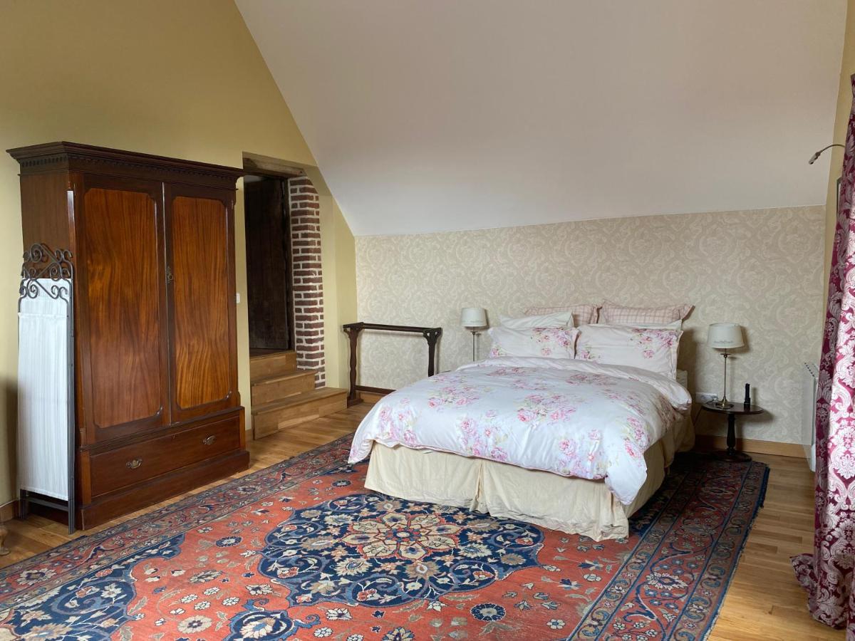 Entire Farm House Stay, La Gerouardiere Barenton Exterior foto