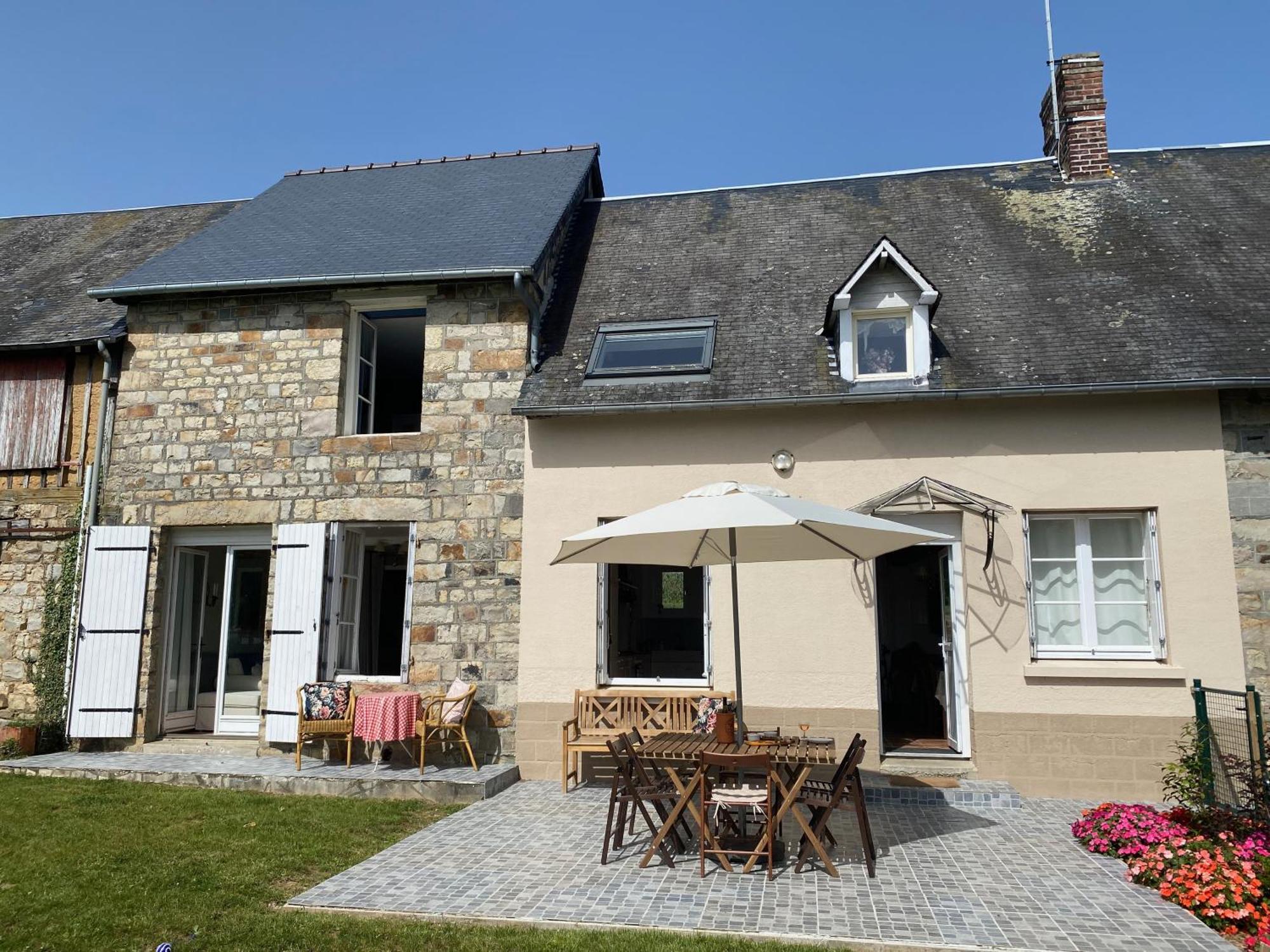 Entire Farm House Stay, La Gerouardiere Barenton Exterior foto